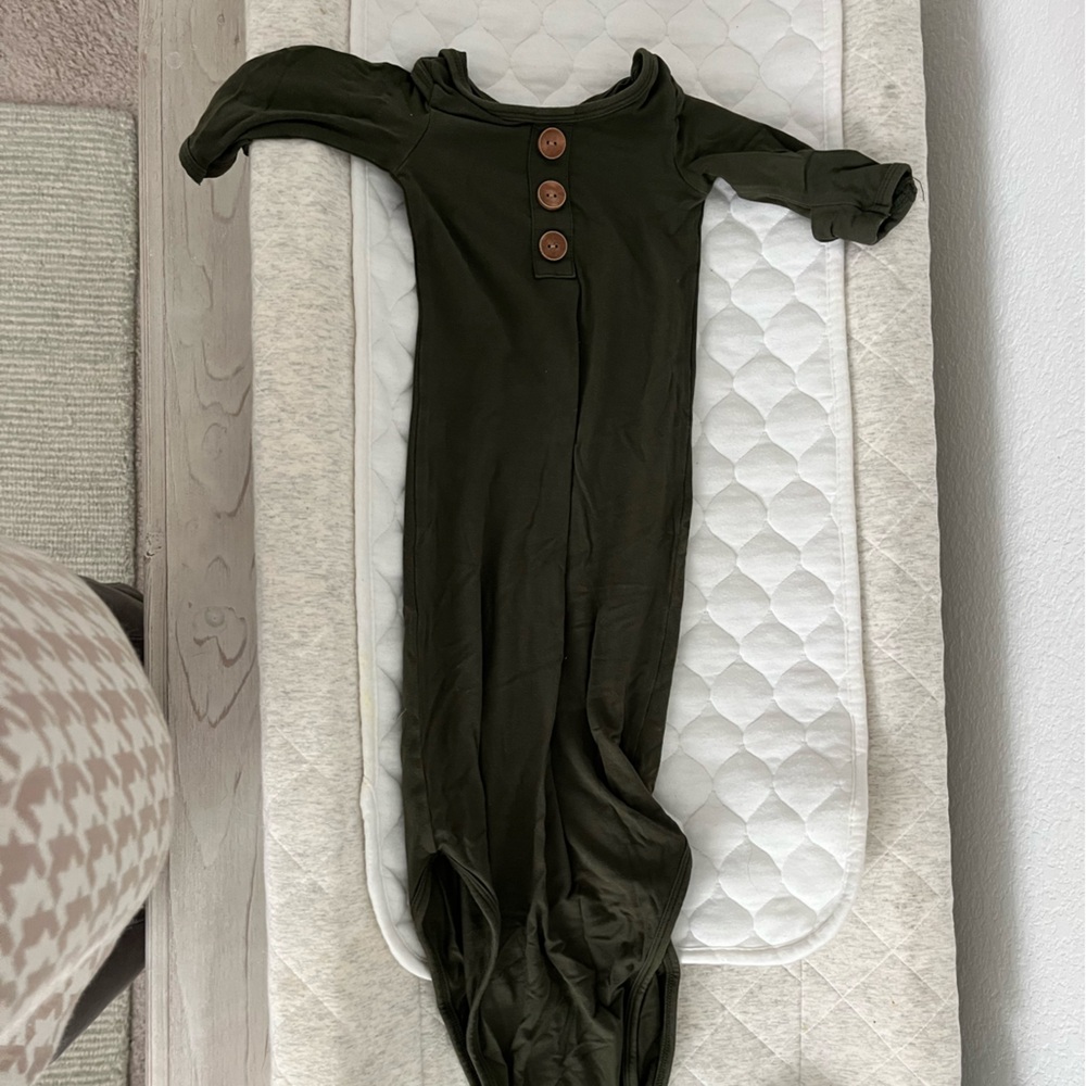 Caden Lane 0-3 Gown